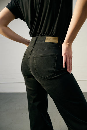 The Malibu Wide Denim Cropped  |  Black Diamond